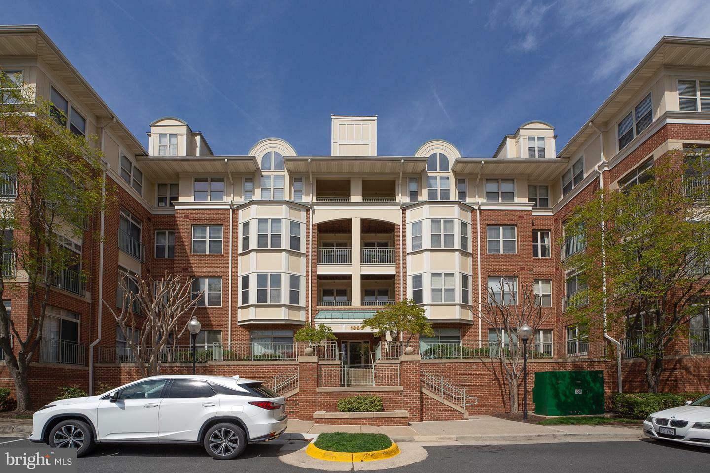 Property Photo: 1860 Stratford Park Place 212 VA 20190