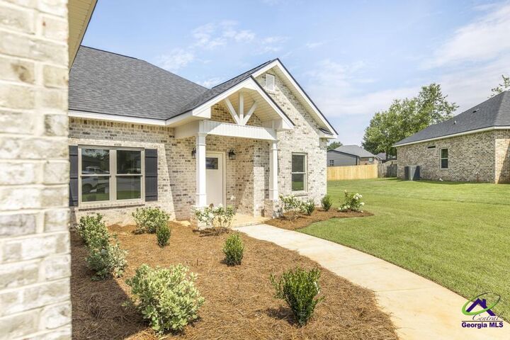 Property Photo: 104 Reedy Court GA 31069