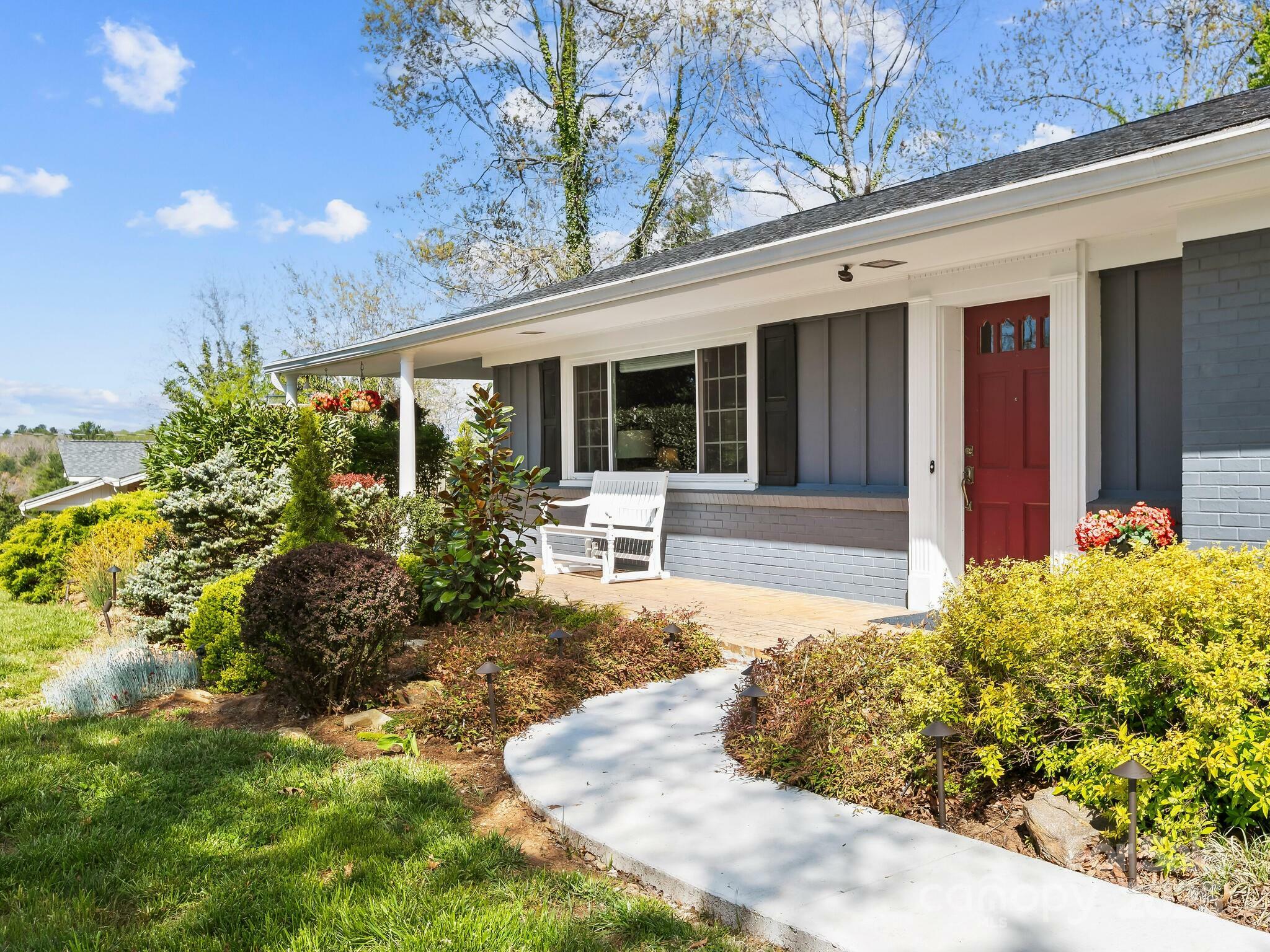 Property Photo: 29 E Fox Chase Road NC 28804
