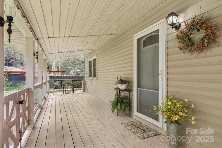 Property Photo: 31 Elizabeth Lane NC 28751