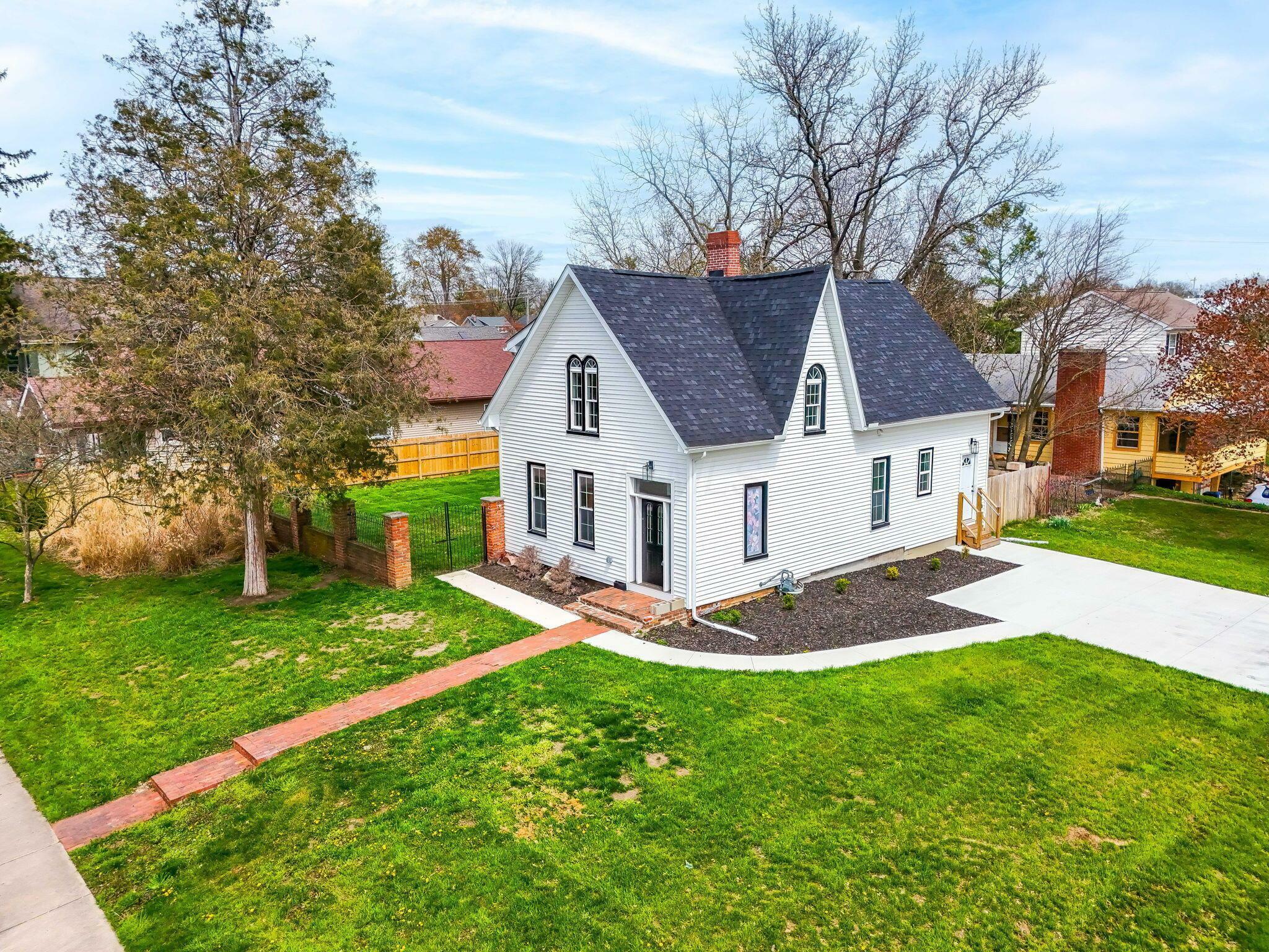 92 N Vine Street  Westerville OH 43081 photo