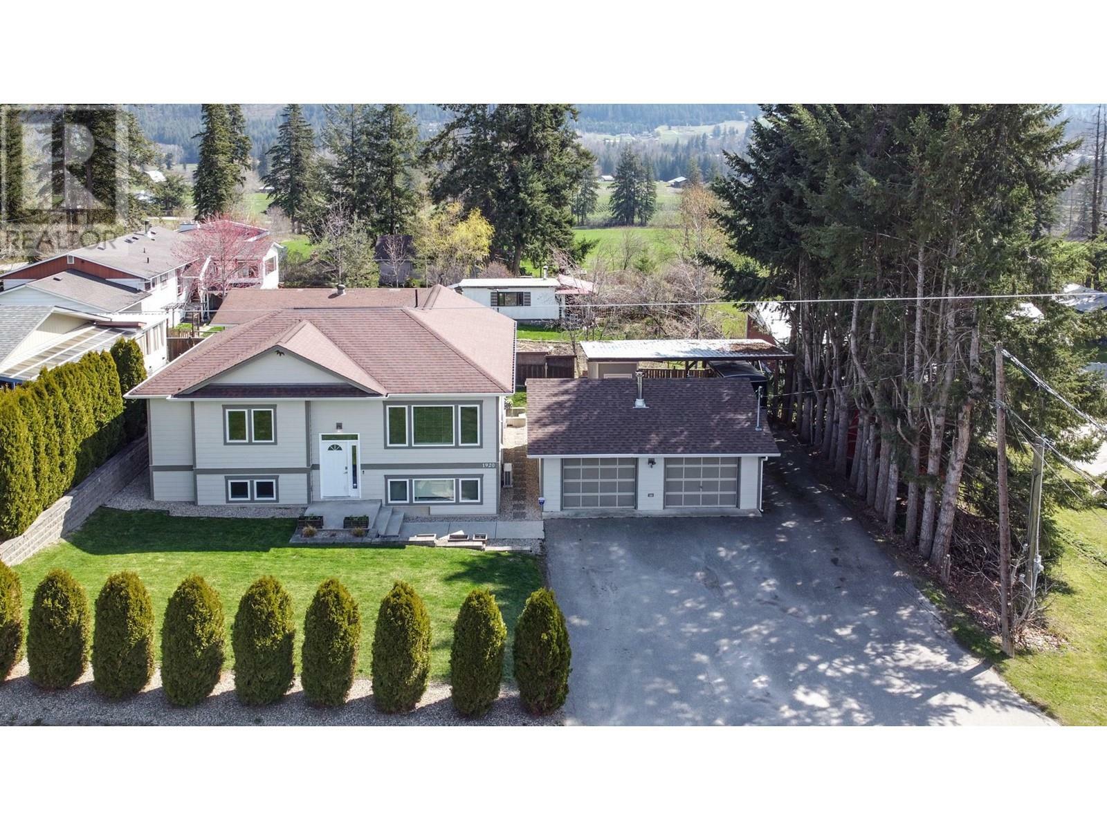 Property Photo: 1920 36th Street Northeast BC V1E 2Z2