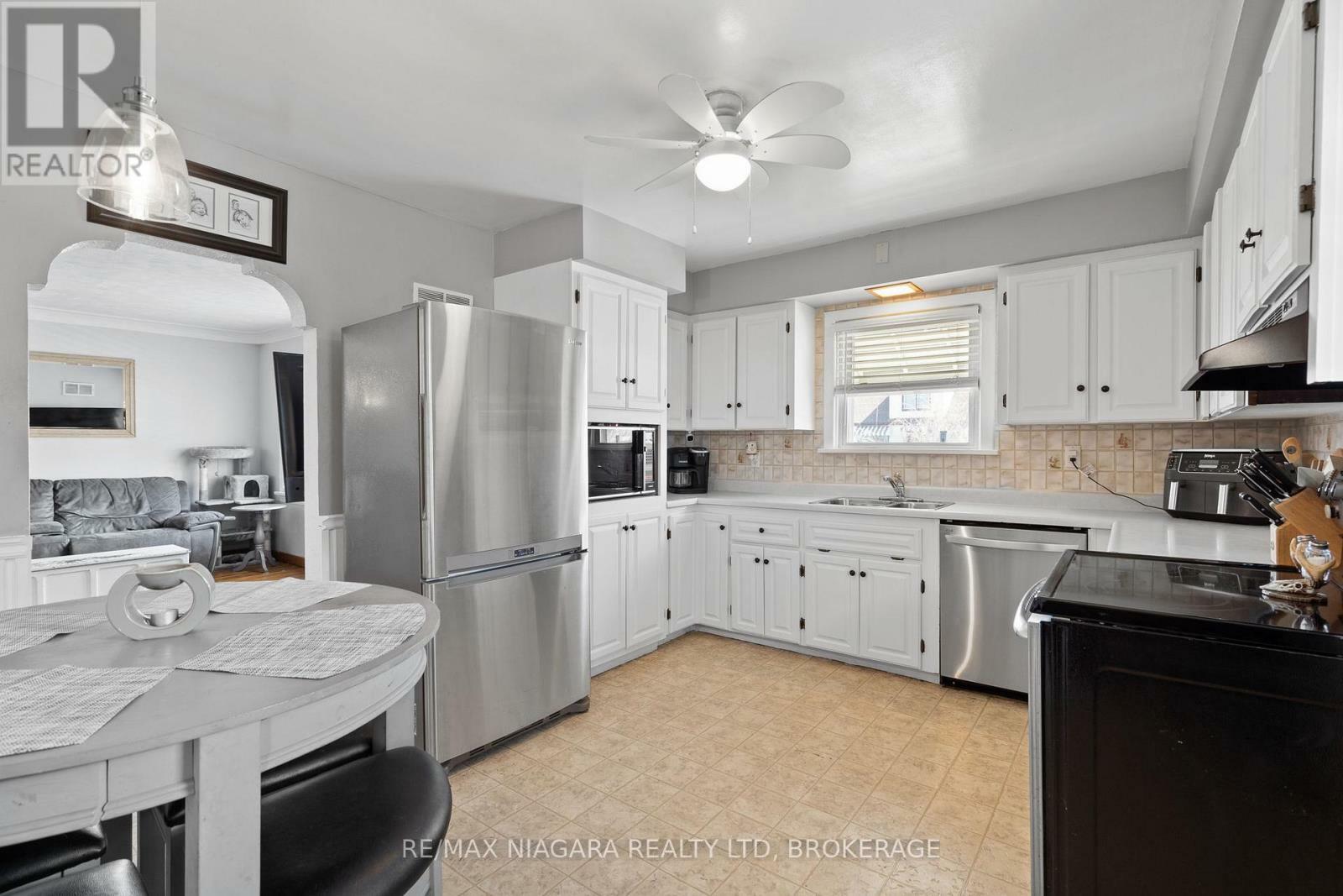 Property Photo: 201 Knoll Street ON L3K 5B4