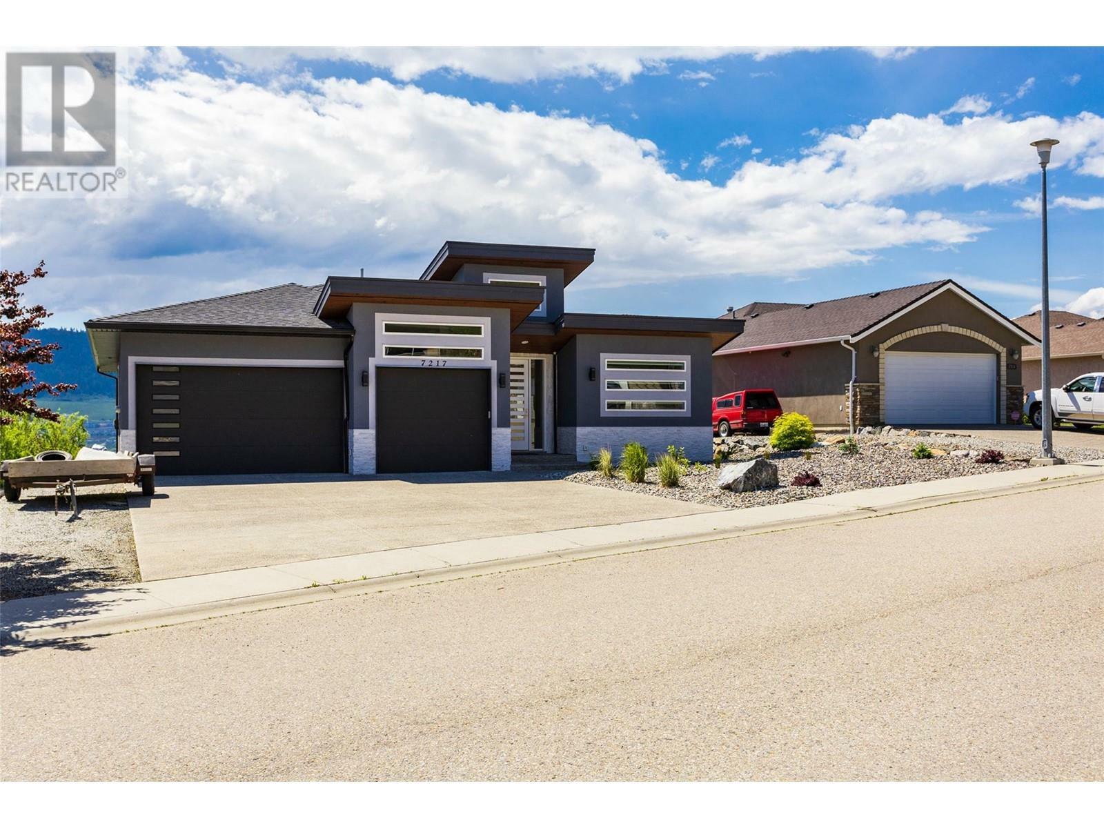 Photo de la propriété: 7217 Lakeridge Place BC V1H 1Y3