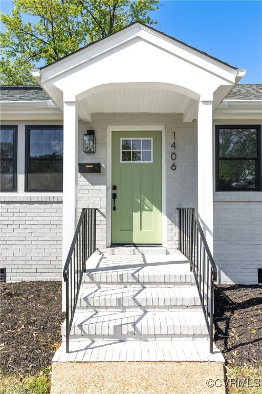 Property Photo: 1406 W Laburnum Avenue VA 23227