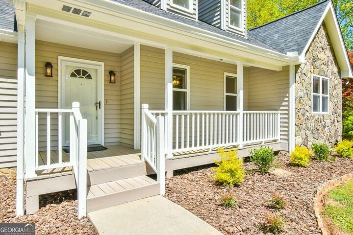 Property Photo:  6025 River Oaks Drive  GA 30542 