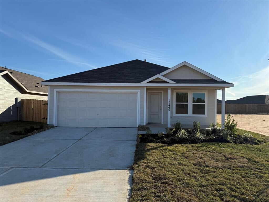 Property Photo: 308 Kingston Way TX 77484