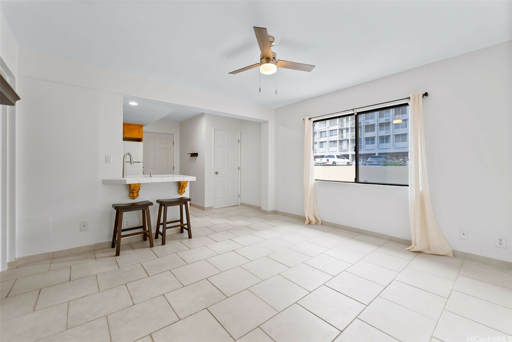 Property Photo: 1541 Davenport Place 103 HI 96822
