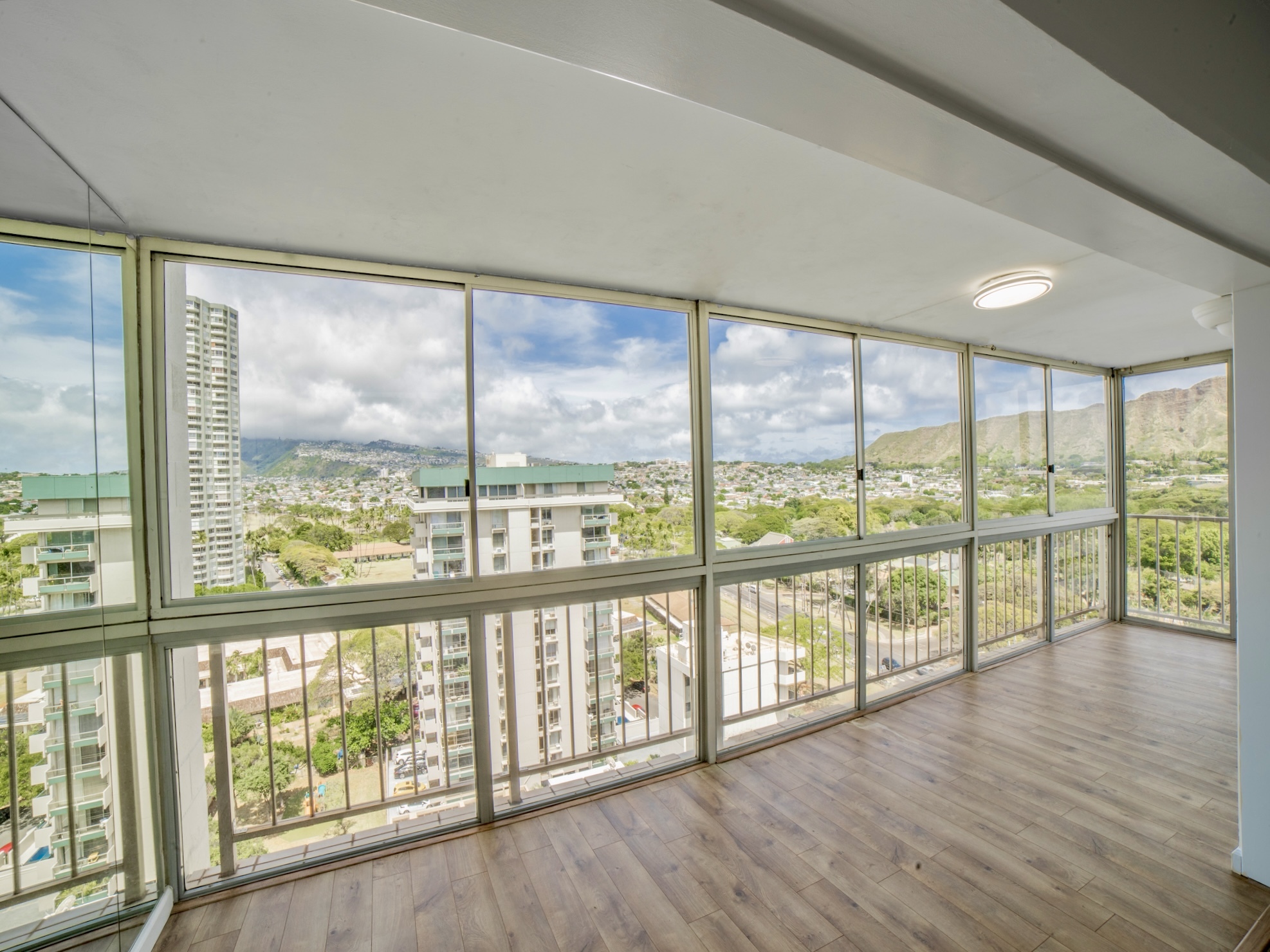 Property Photo: 2575 Kuhio Ave 1504 HI 96815