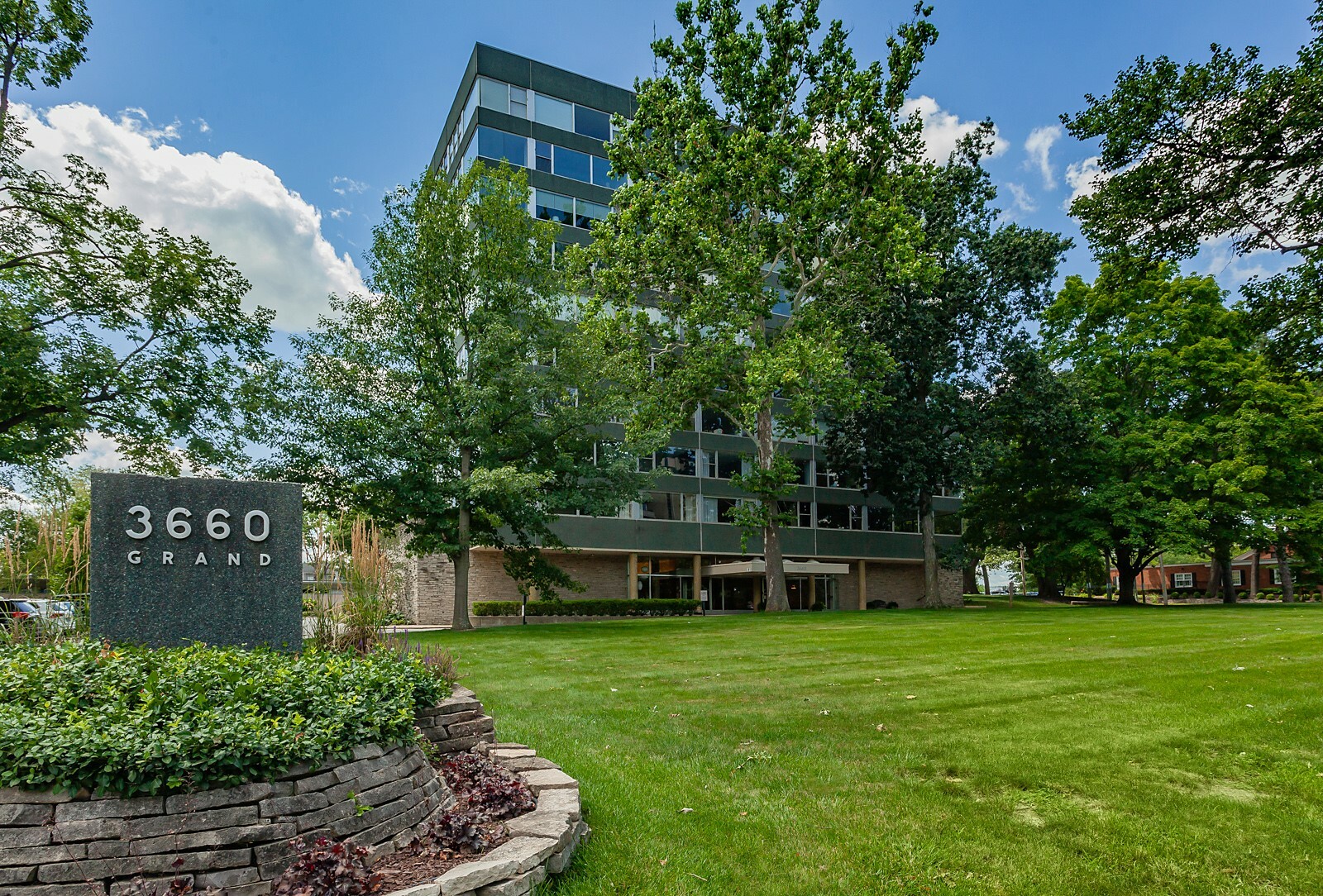 Property Photo: 3660 Grand Avenue 510 IA 50312