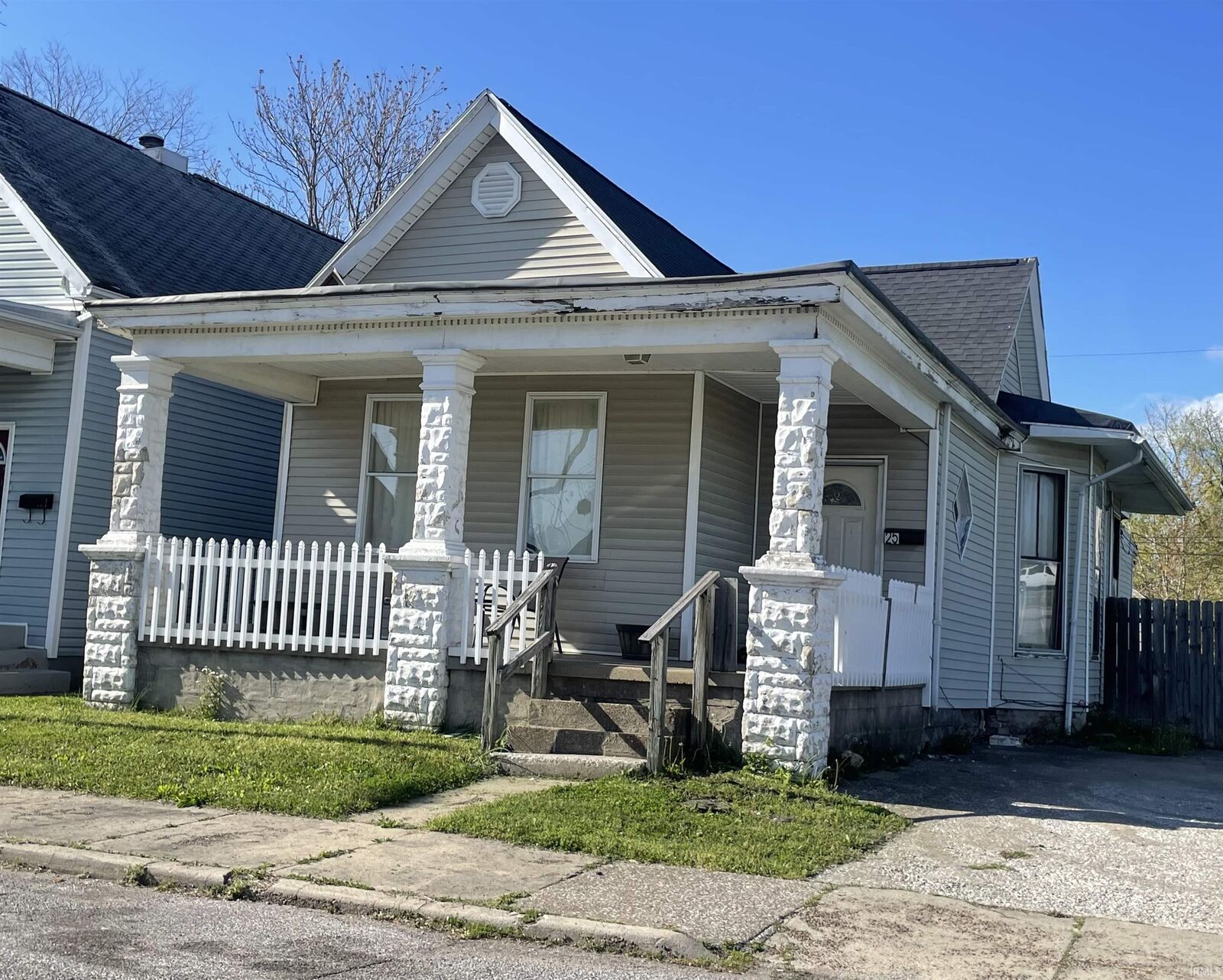 Property Photo: 25 W Maryland Street IN 47710-2109