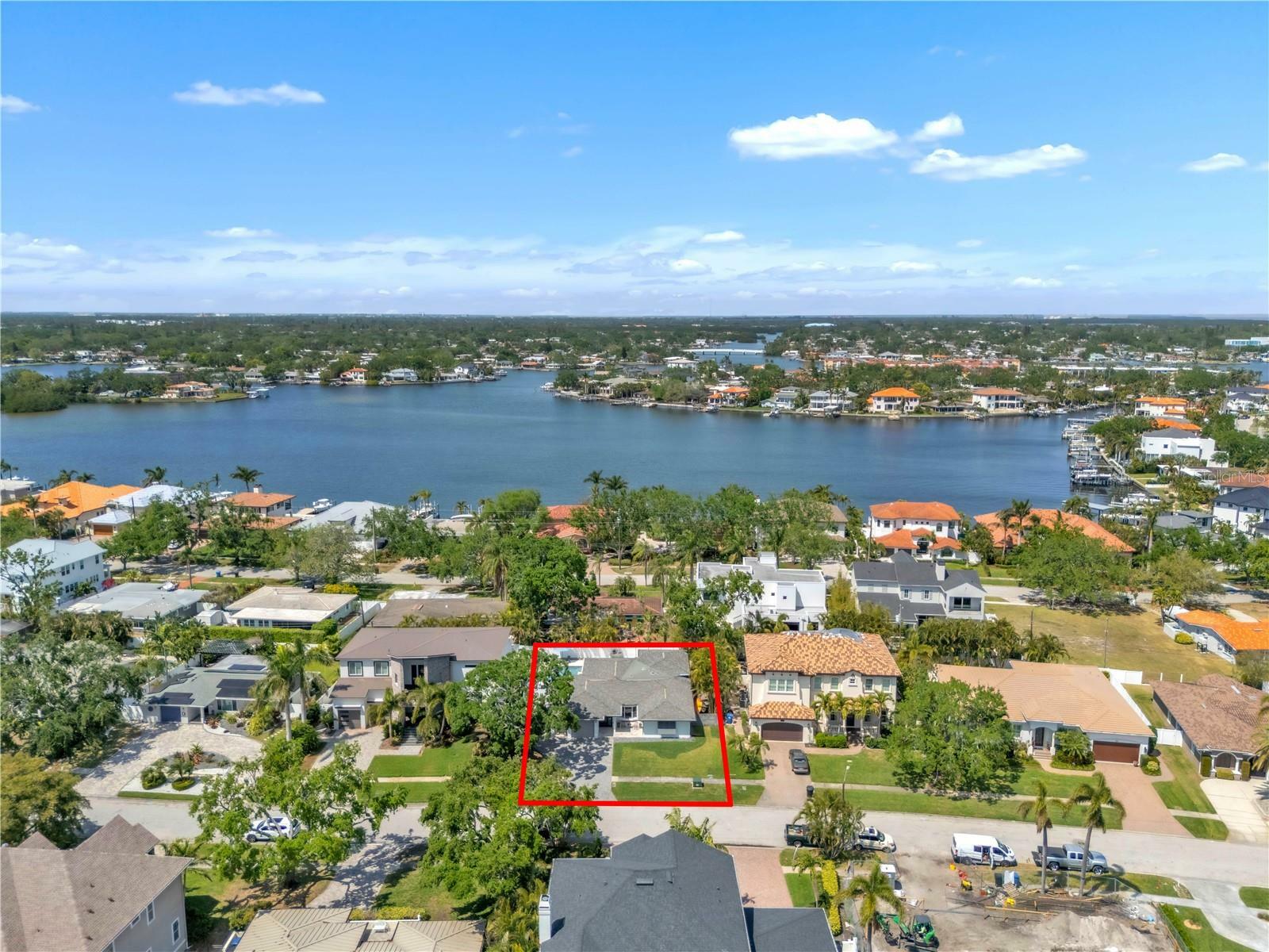 Property Photo: 349 Belleair Drive NE FL 33704