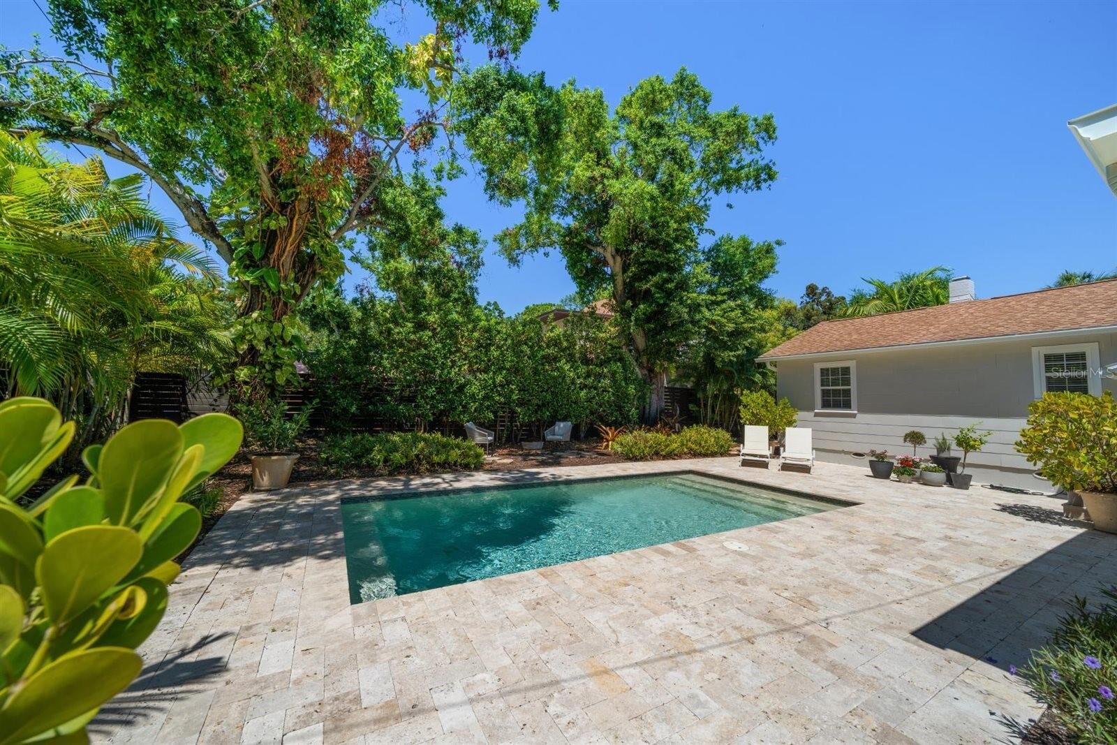 Property Photo:  246 20th Avenue NE  FL 33704 