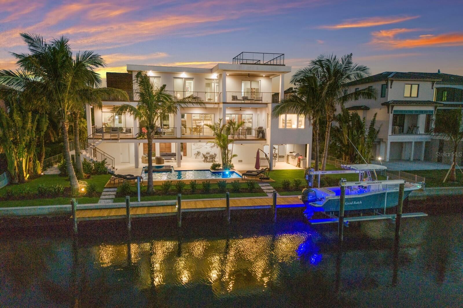 Property Photo: 581 Kingfisher Lane FL 34228