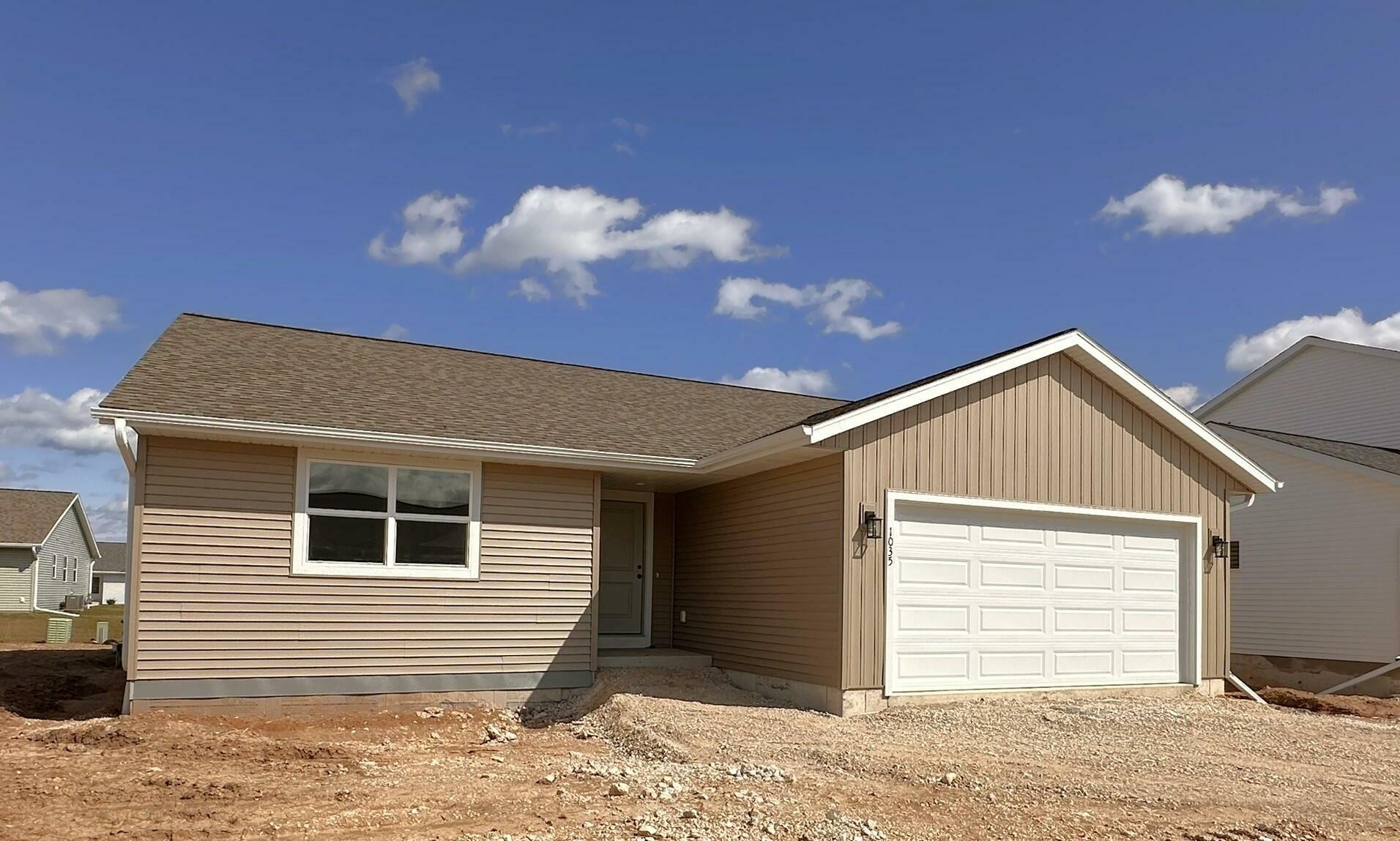 Property Photo: 1035 McNish Ct WI 53085