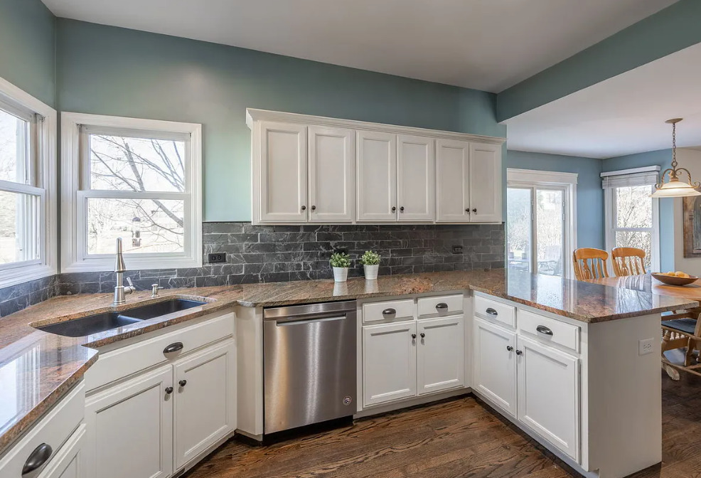 Property Photo: 260 Isleview Drive IL 60543