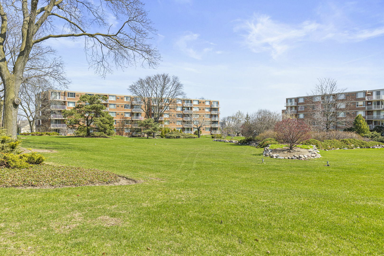 Property Photo:  2211 S Highland Avenue 1B  IL 60148 