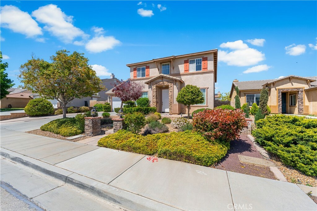 Property Photo:  2613 Lincoln Lane  CA 93551 