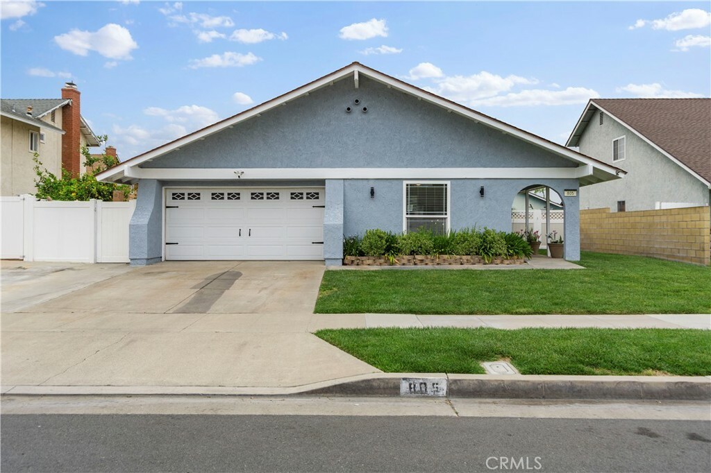 Property Photo: 805 W Brentwood Avenue CA 92865