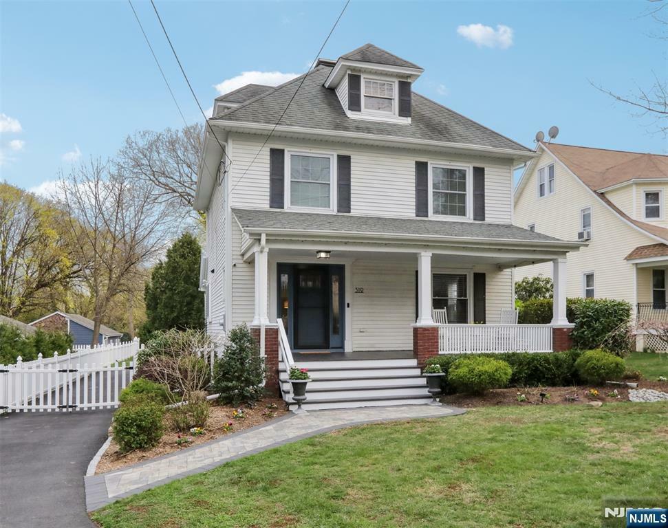 319 Maple Avenue  Ridgewood NJ 07450 photo