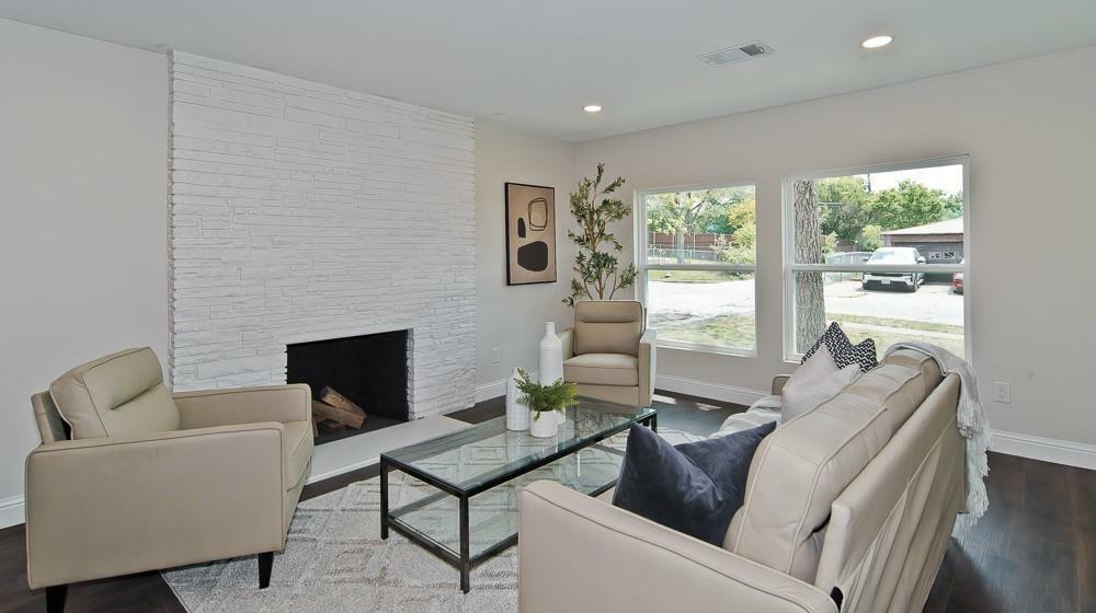 Property Photo: 1721 Essex Avenue TX 75203