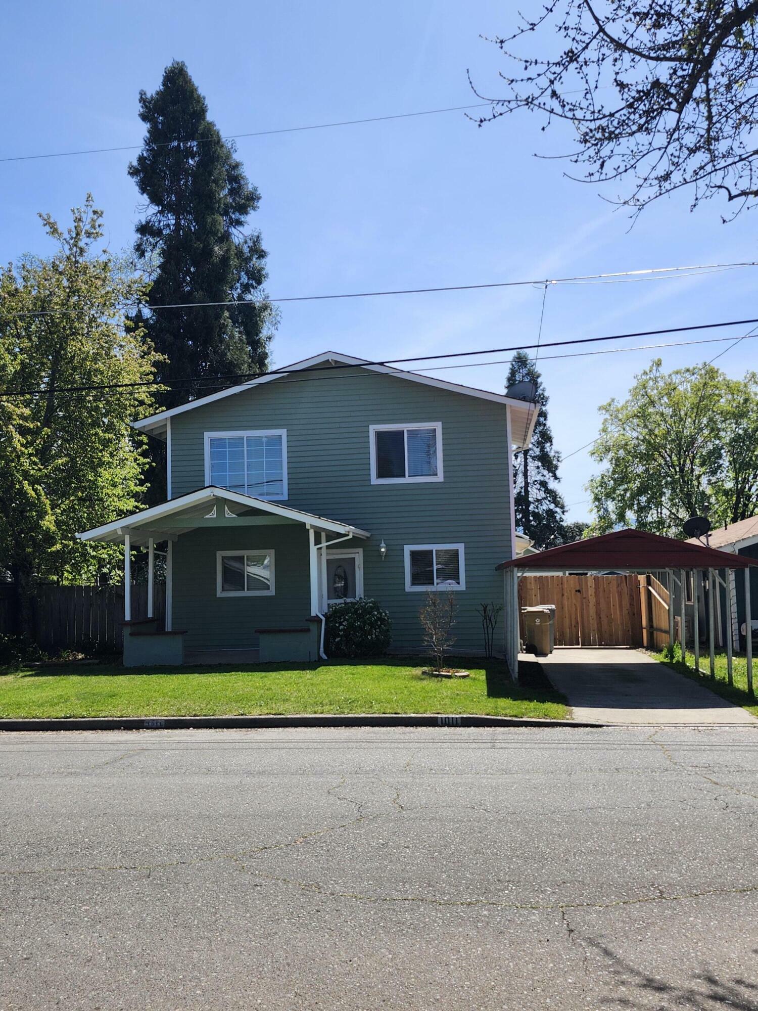 Property Photo: 1011 SW I Street OR 97526