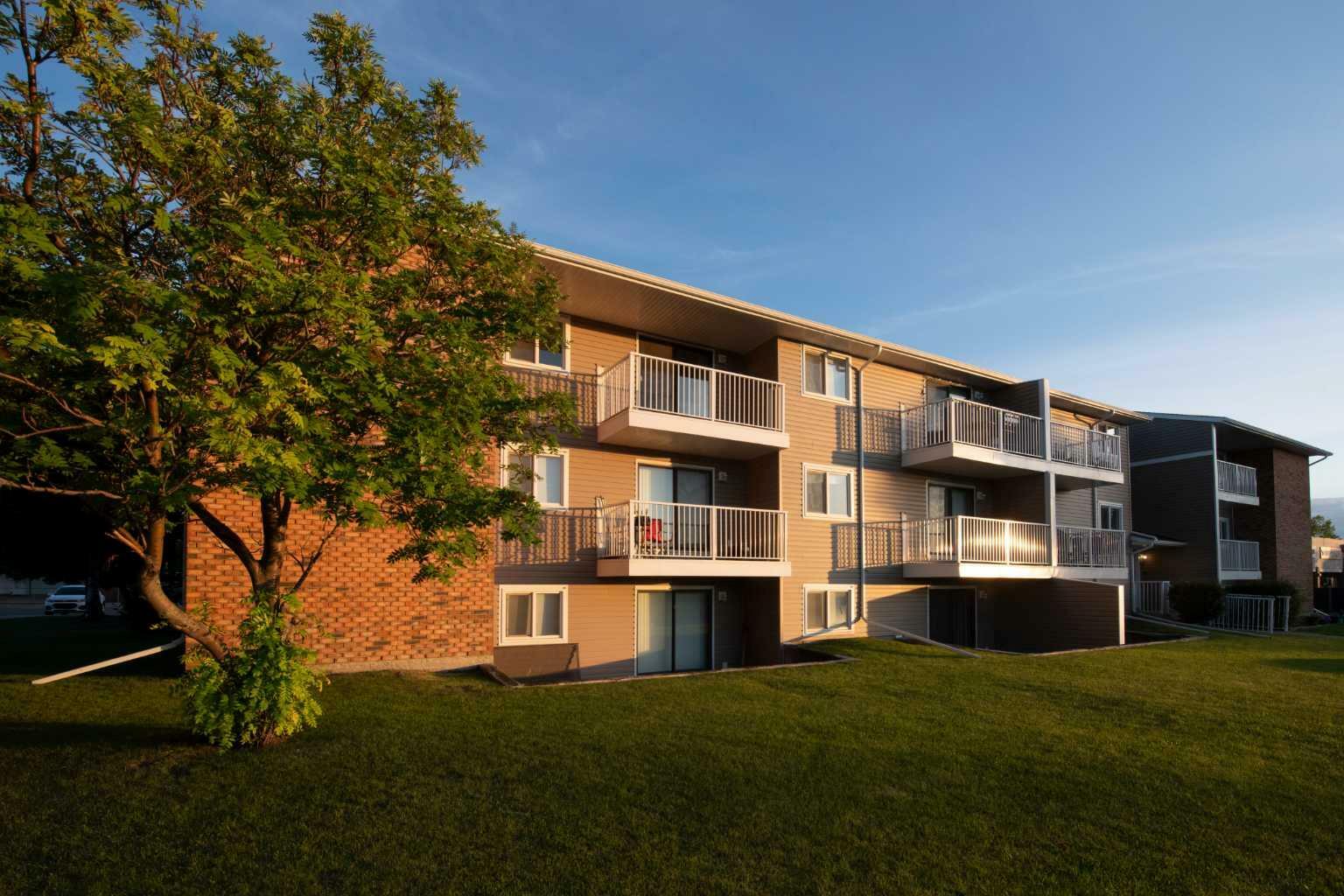 Property Photo:  49 Bennett Street 204  AB T4R 1V4 