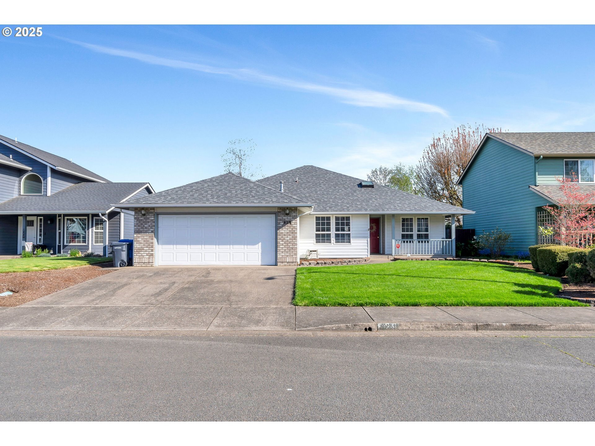 Property Photo: 829 Boardwalk Ave OR 97303