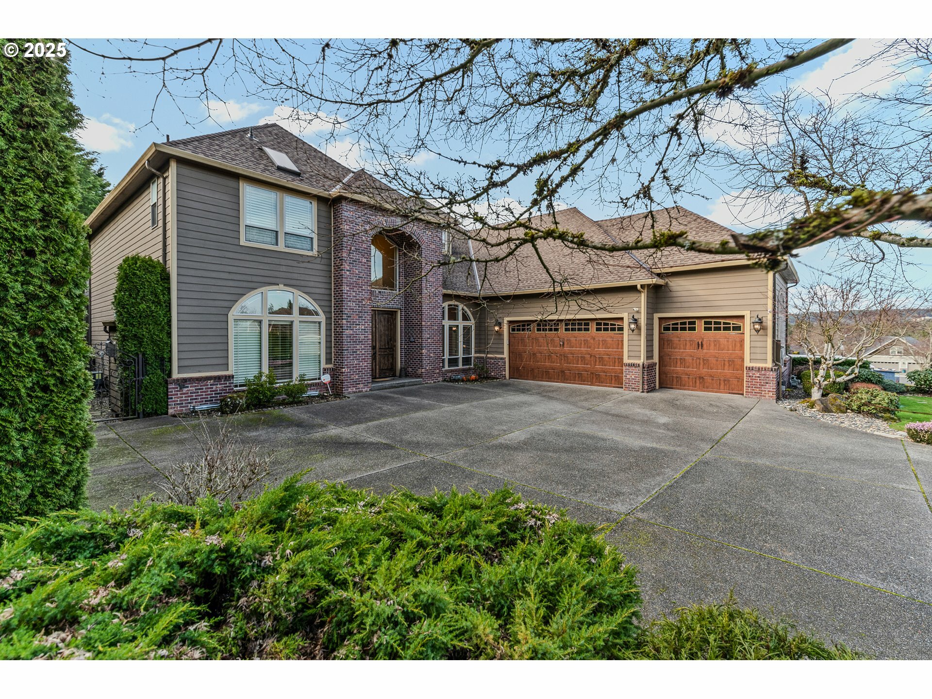 Property Photo: 6115 NW Klickitat Ct WA 98607