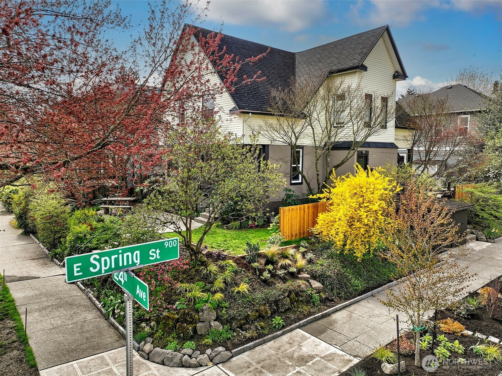 Property Photo: 949 24th Avenue WA 98122