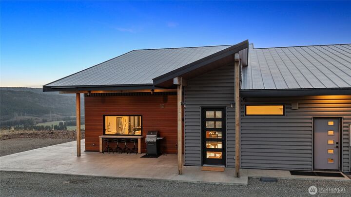 Property Photo: 501 Durango Drive WA 98922