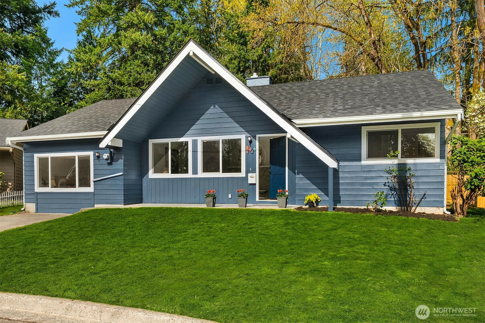 Property Photo: 16420 NE 96th Place WA 98052