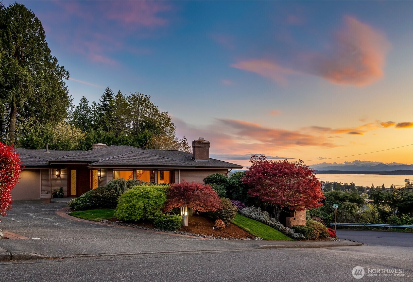 Property Photo: 1200 Viewland Way WA 98020