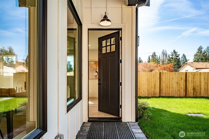 Property Photo: 12520 2nd Avenue NE WA 98125