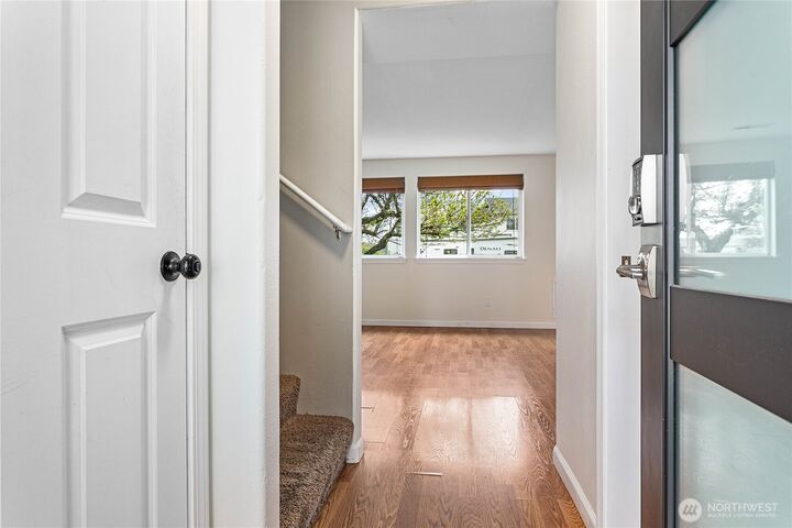 Property Photo:  2014 E Illinois Street  WA 98226 