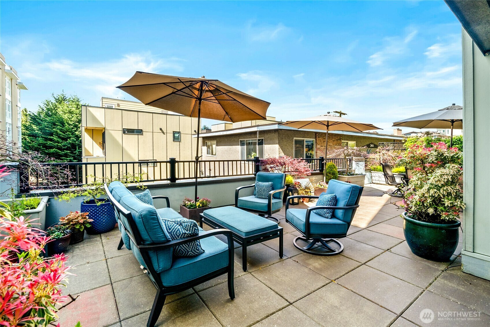 Property Photo: 5615 24th Avenue NW 24 WA 98107