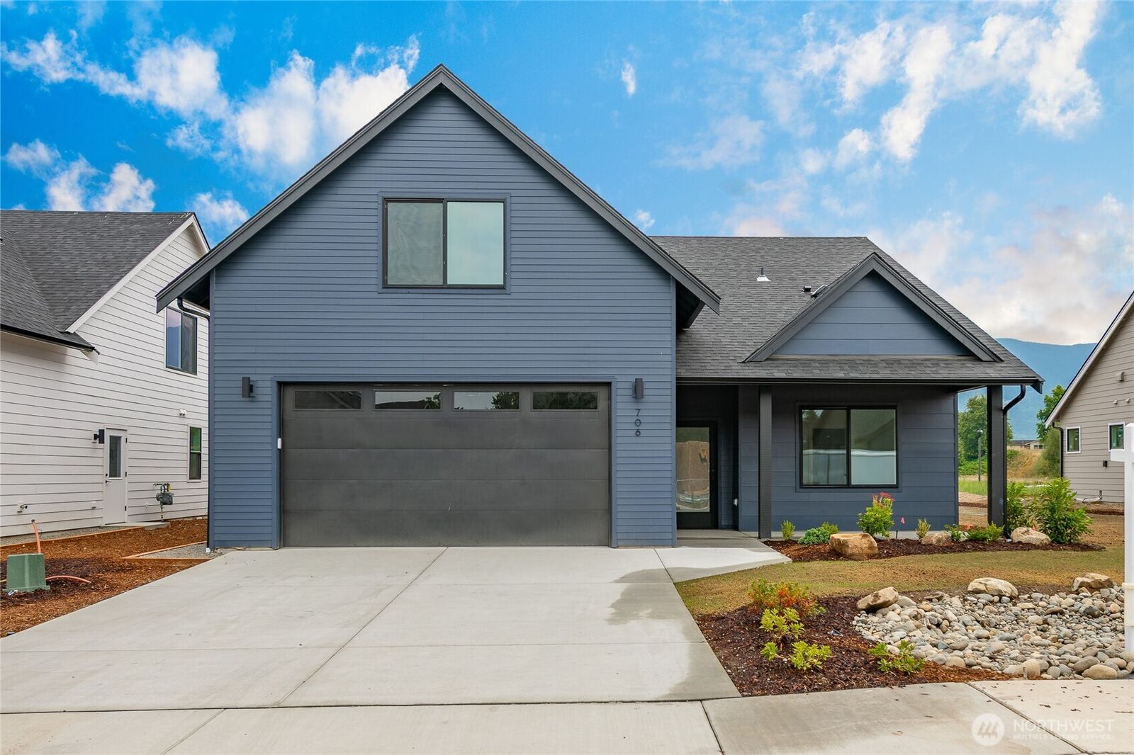 Property Photo: 706 E 5th Street WA 98276