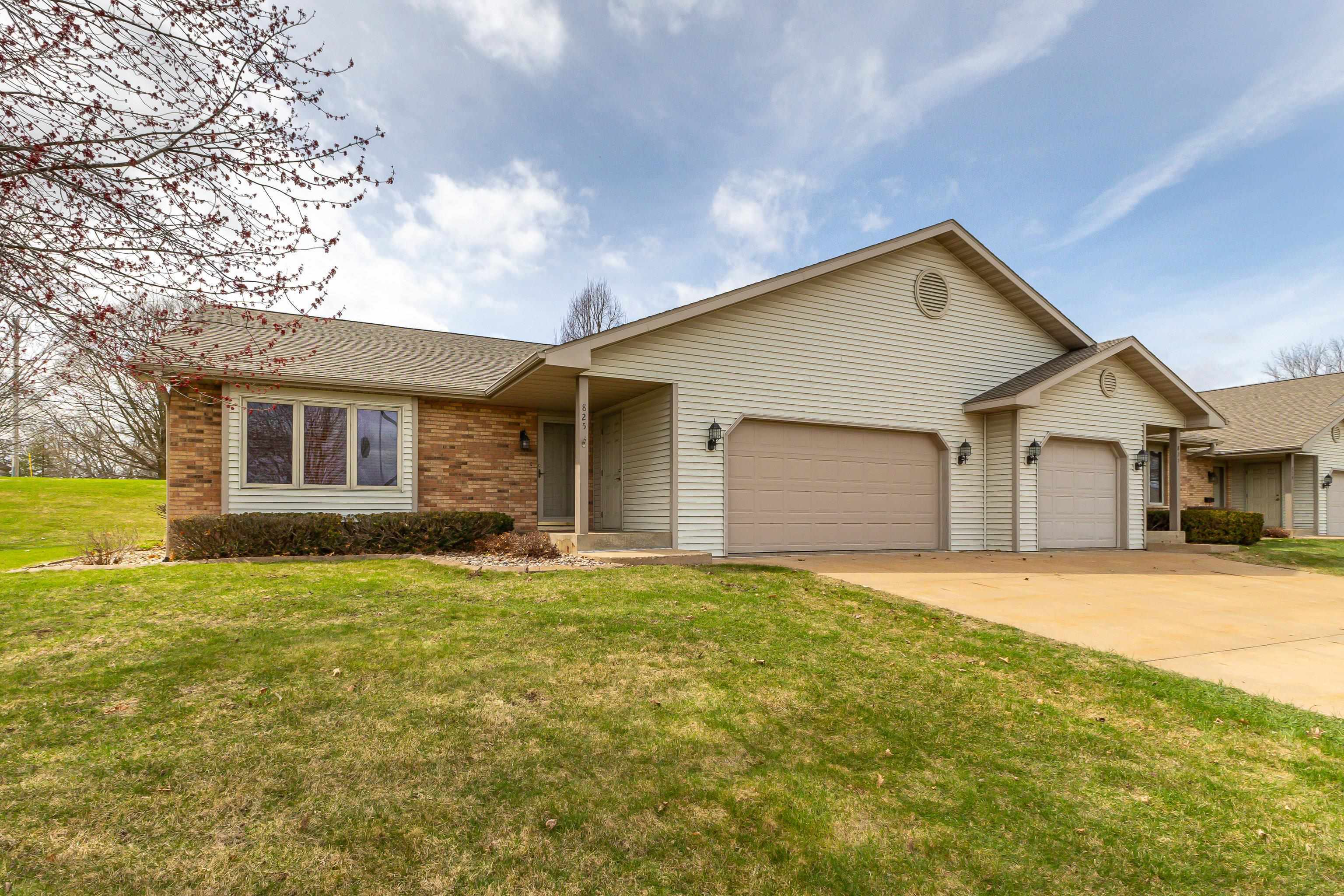 Property Photo: 825 Shadow Bluff Drive IL 61036