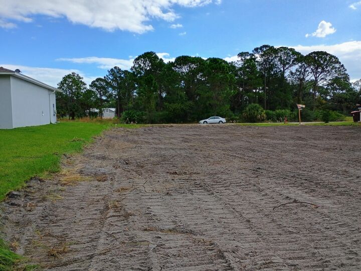 Property Photo: 7825 96 Avenue FL 32967