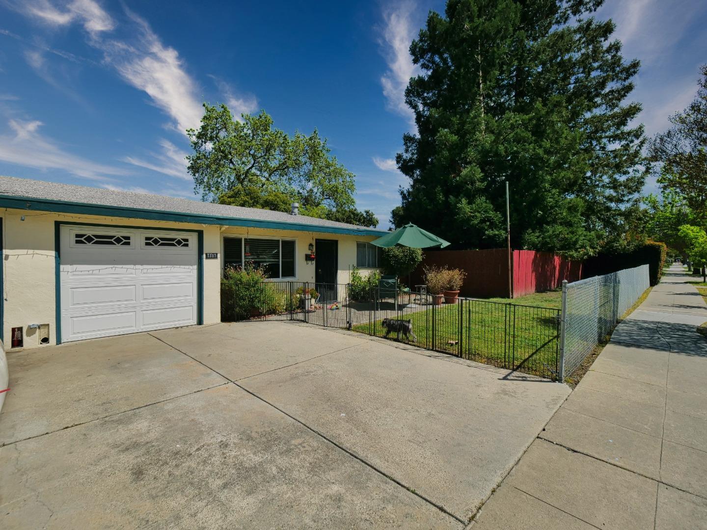 Property Photo: 1105 Sanchez Way CA 94061