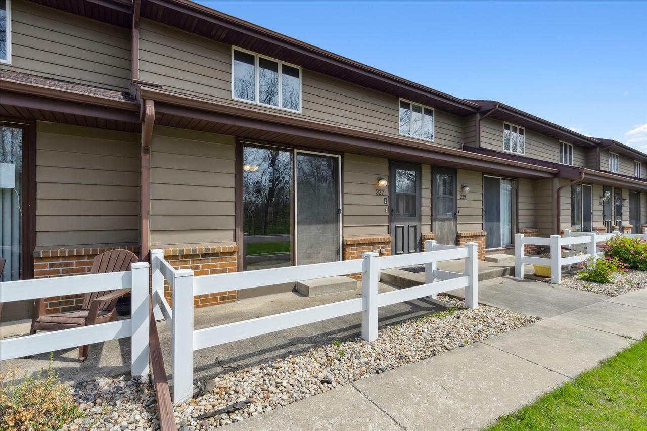 Property Photo:  227 Ba Wood Lane  WI 53545 