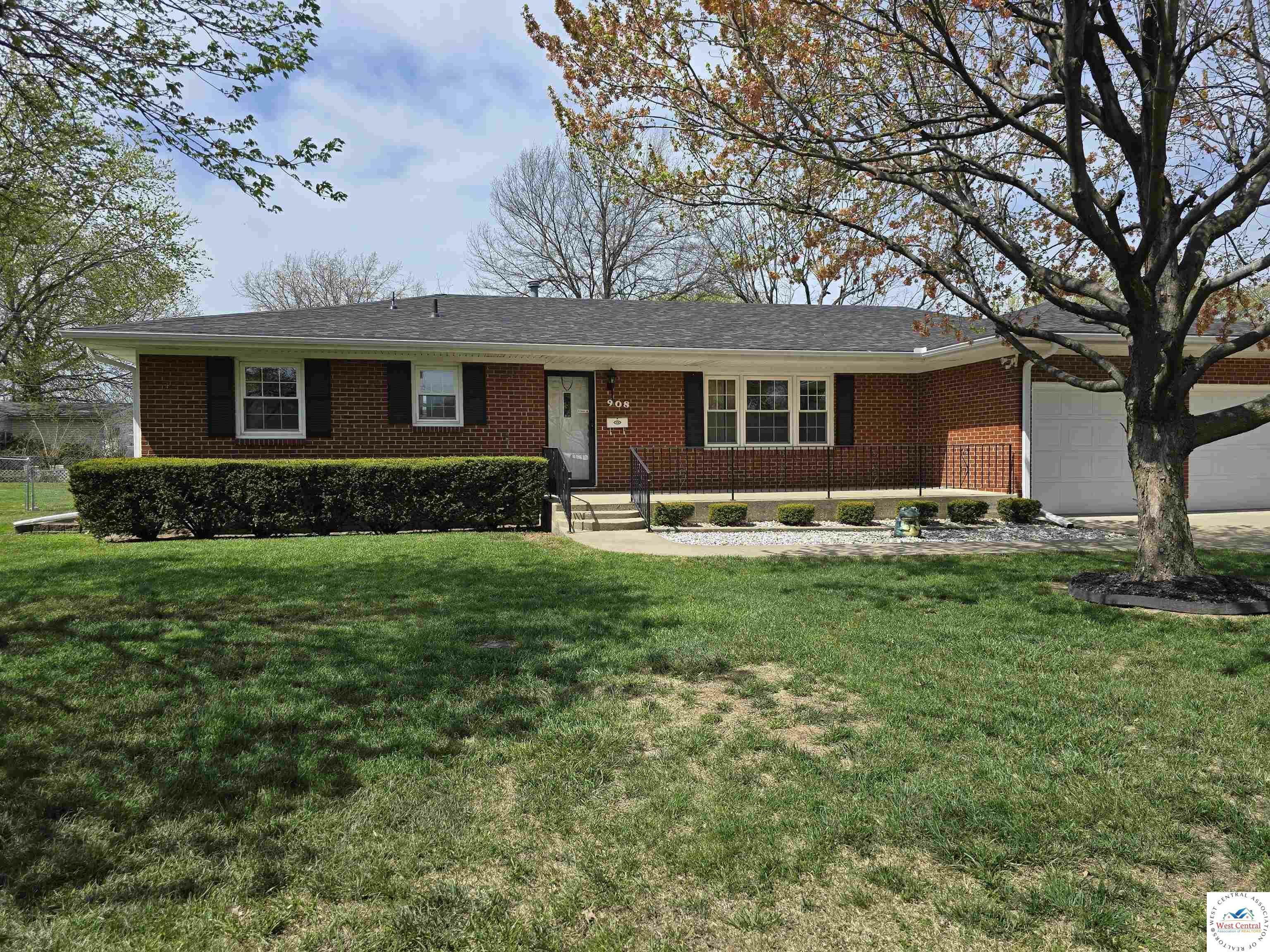 Property Photo: 908 Sylvia MO 65301