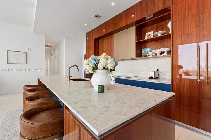 Property Photo: 2678 Tigertail Ave Ph4 FL 33133