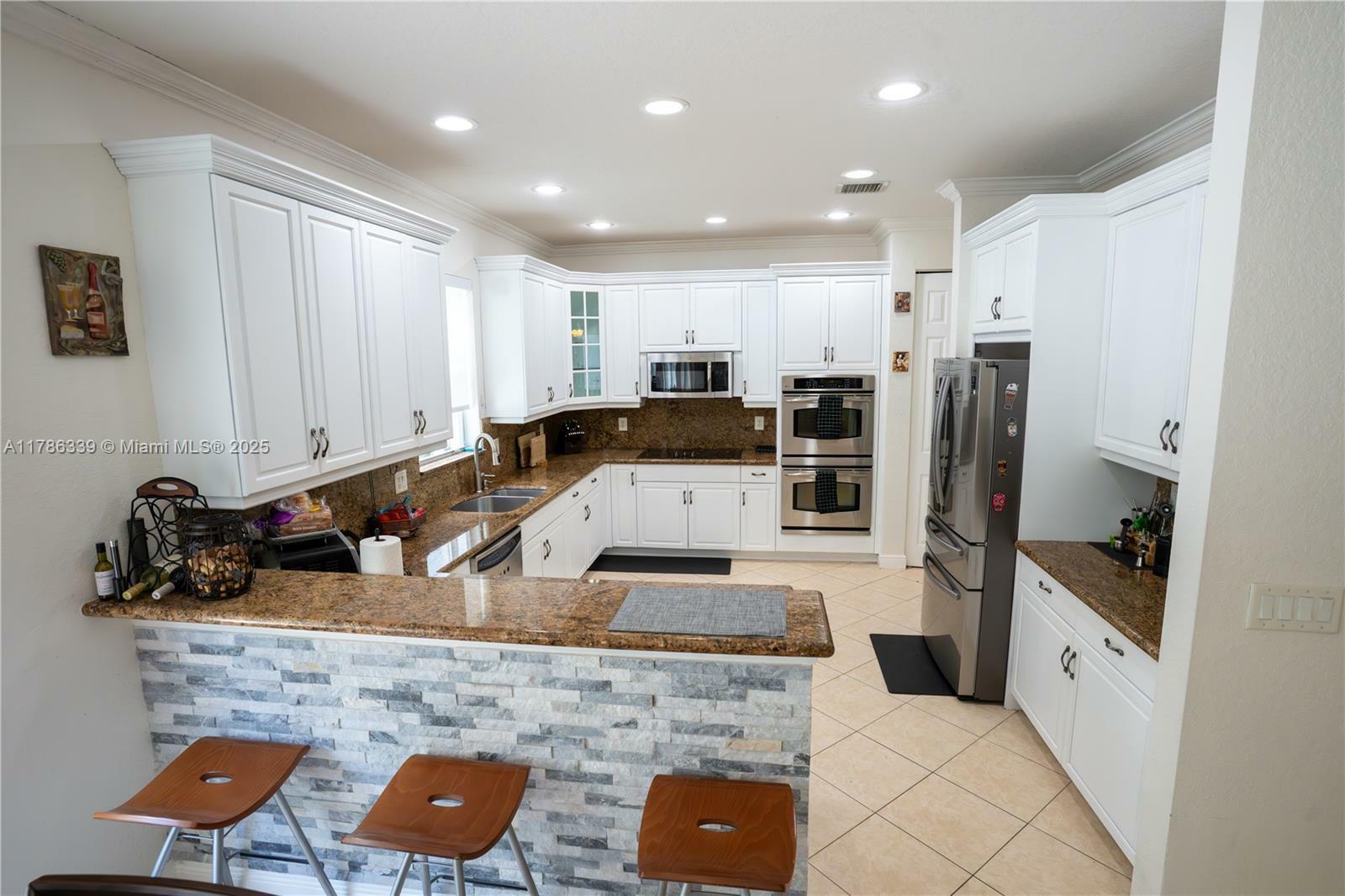 Property Photo: 5101 SW 173rd Ave FL 33029