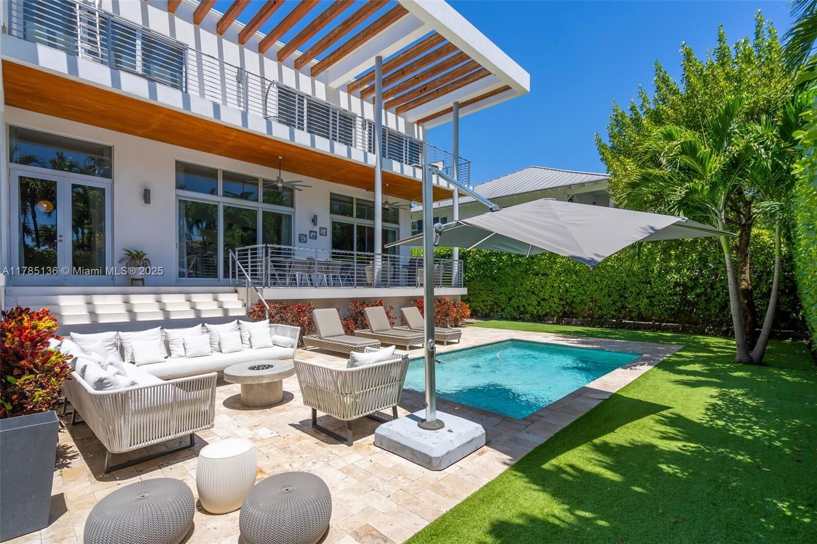 Property Photo:  230 W McIntyre St  FL 33149 