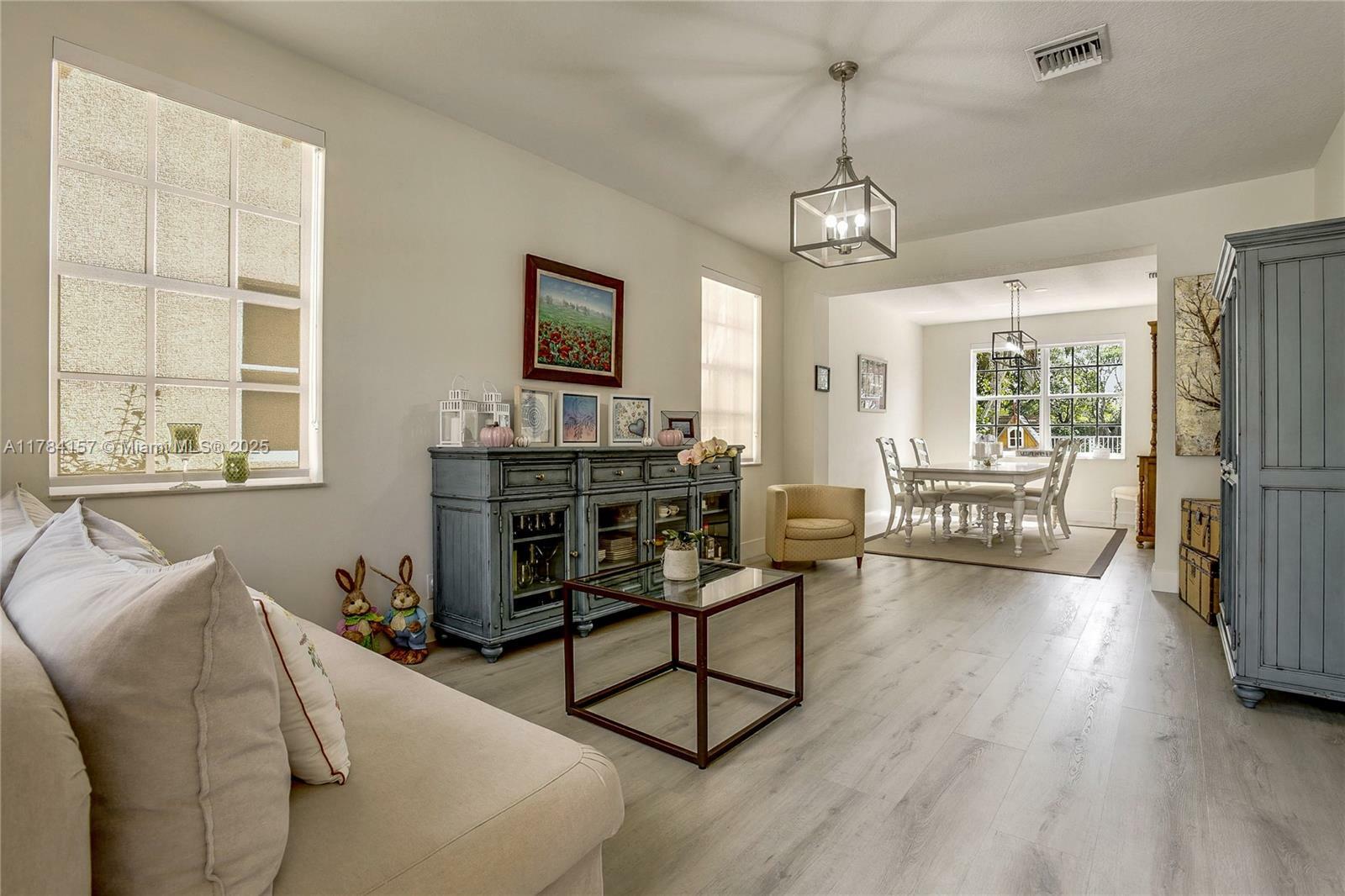 Property Photo: 4322 Fox Ridge Dr FL 33331