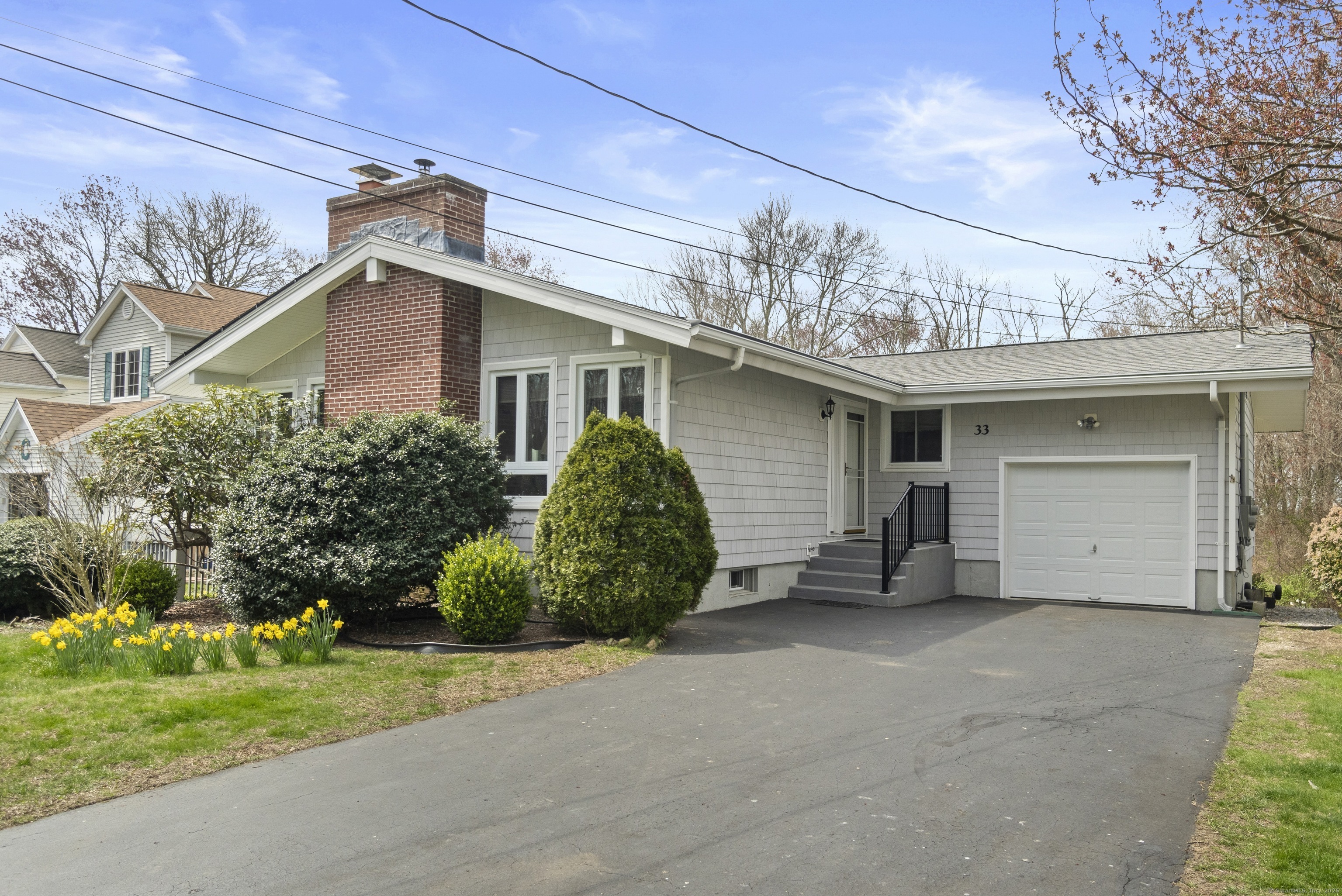 Property Photo: 33 Cottage Lane CT 06357