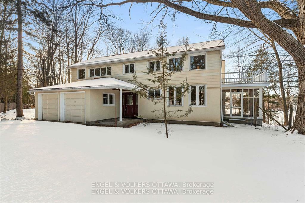 Photo de la propriété: 32 Ryeburn Drive ON K1V 1H6