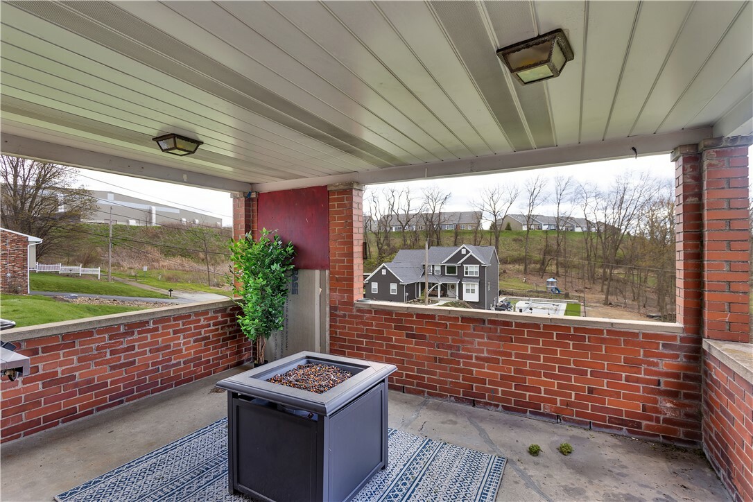 Property Photo: 3530 Ridgeway Dr PA 15102