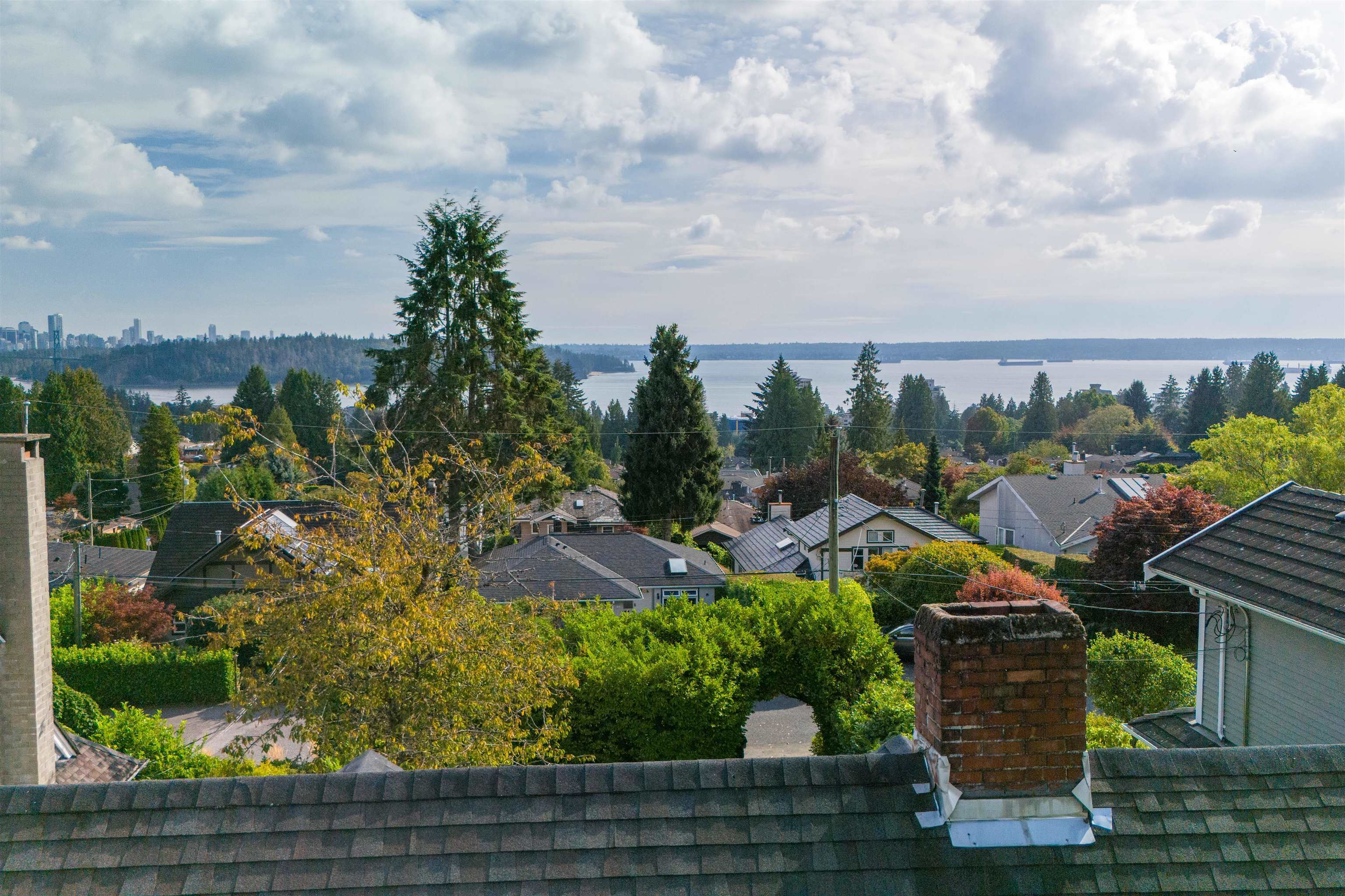 Property Photo: 1427 Lawson Avenue BC V7T 2E9